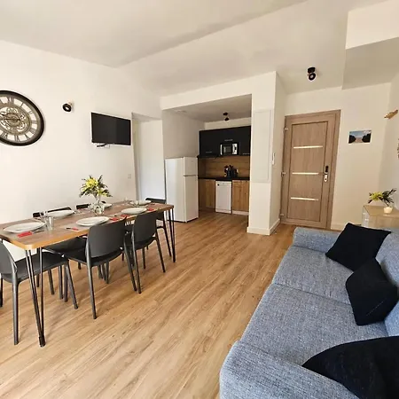 Apartment A Avec Piscine Partagee Et Balcon