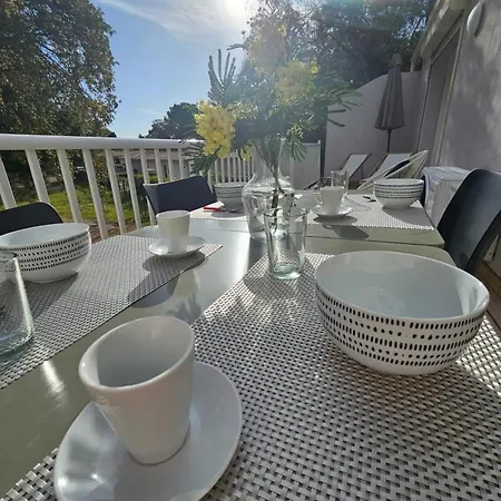Apartment A Avec Piscine Partagee Et Balcon