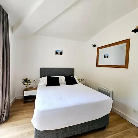 Appartement A Avec Piscine Partagee Et Balcon